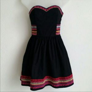H&M Dresses - H & M Black Strapless Embroidered Dress - Size 8 H&M Dresses - H & M Black Strapless Embroidered Dress - Size 8